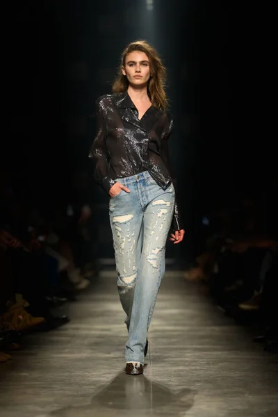 Look 8